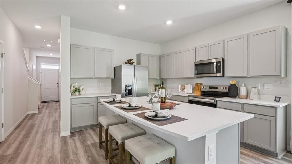 Activo con contrato: $329,990 (3 camas, 2 baños, 1673 Pies cuadrados)