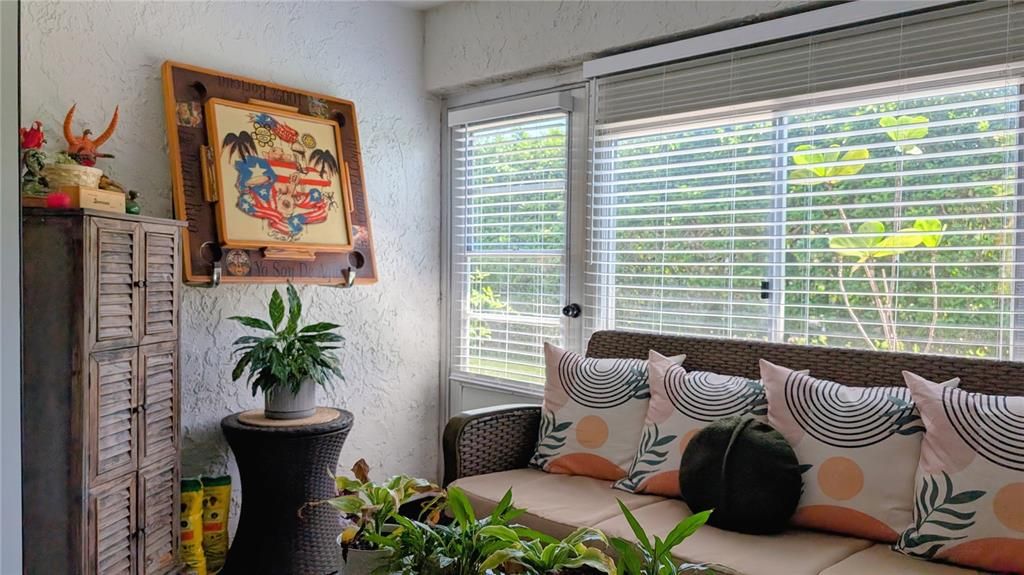 待售: $209,990 (2 贝兹, 2 浴室, 956 平方英尺)