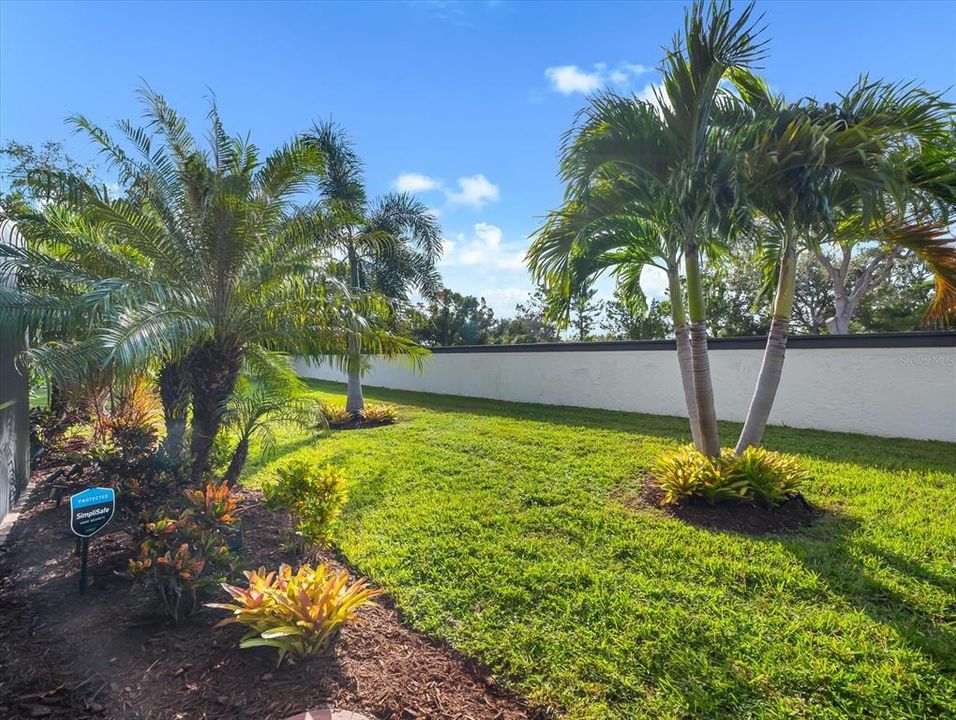 For Sale: $429,000 (2 beds, 2 baths, 1807 Square Feet)