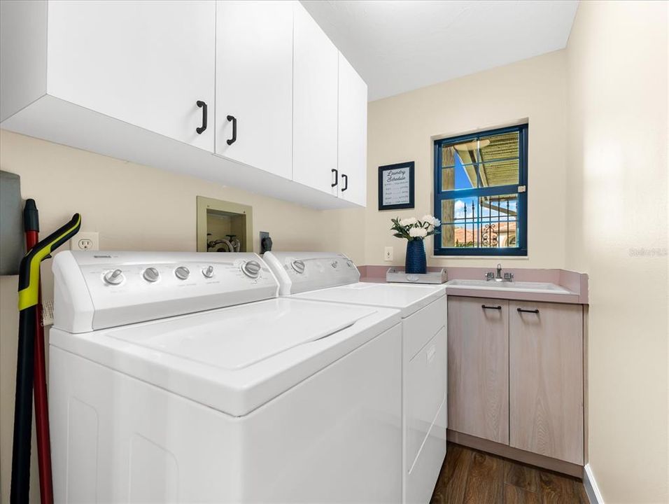 For Sale: $429,000 (2 beds, 2 baths, 1807 Square Feet)