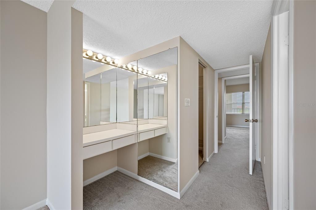 For Sale: $175,000 (2 beds, 2 baths, 1070 Square Feet)