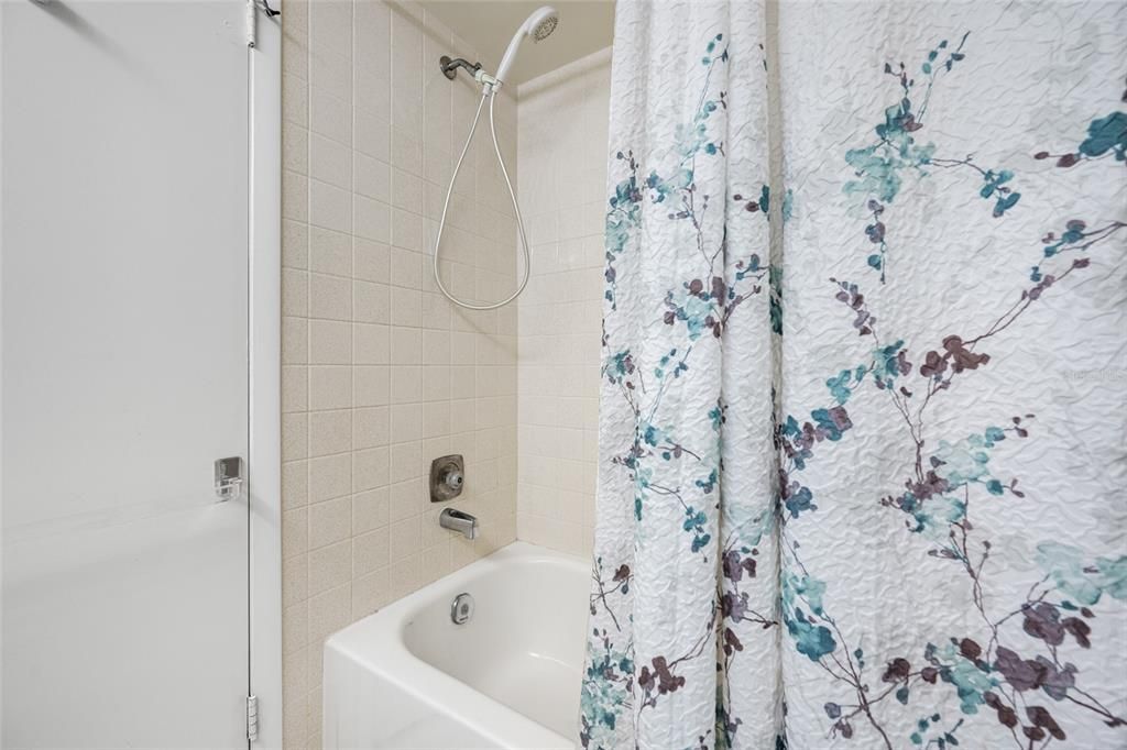 For Sale: $175,000 (2 beds, 2 baths, 1070 Square Feet)