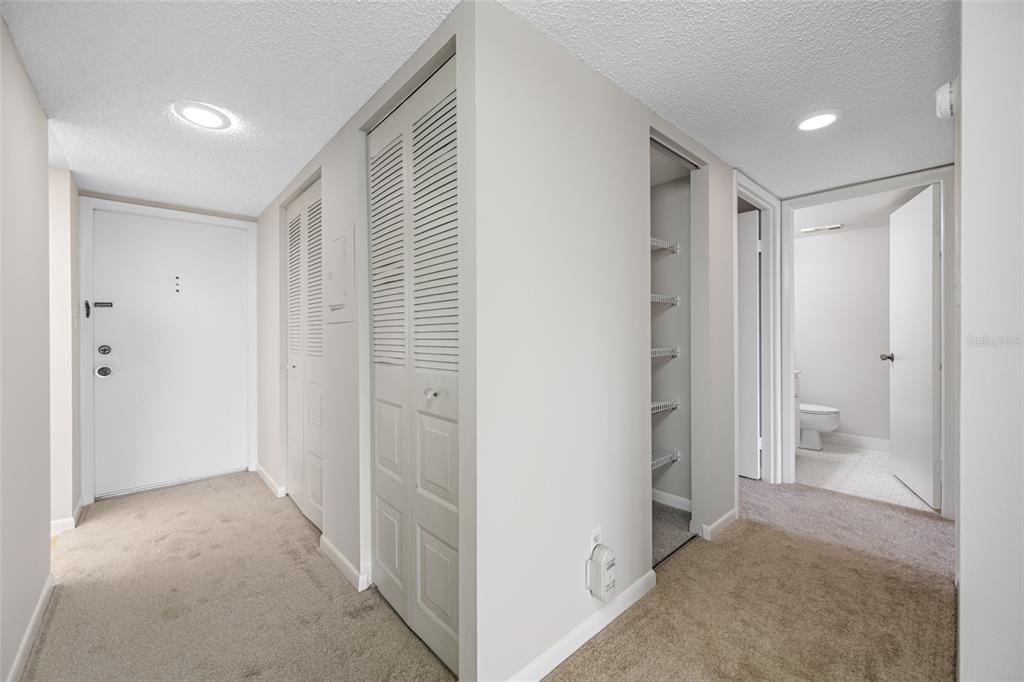 For Sale: $175,000 (2 beds, 2 baths, 1070 Square Feet)