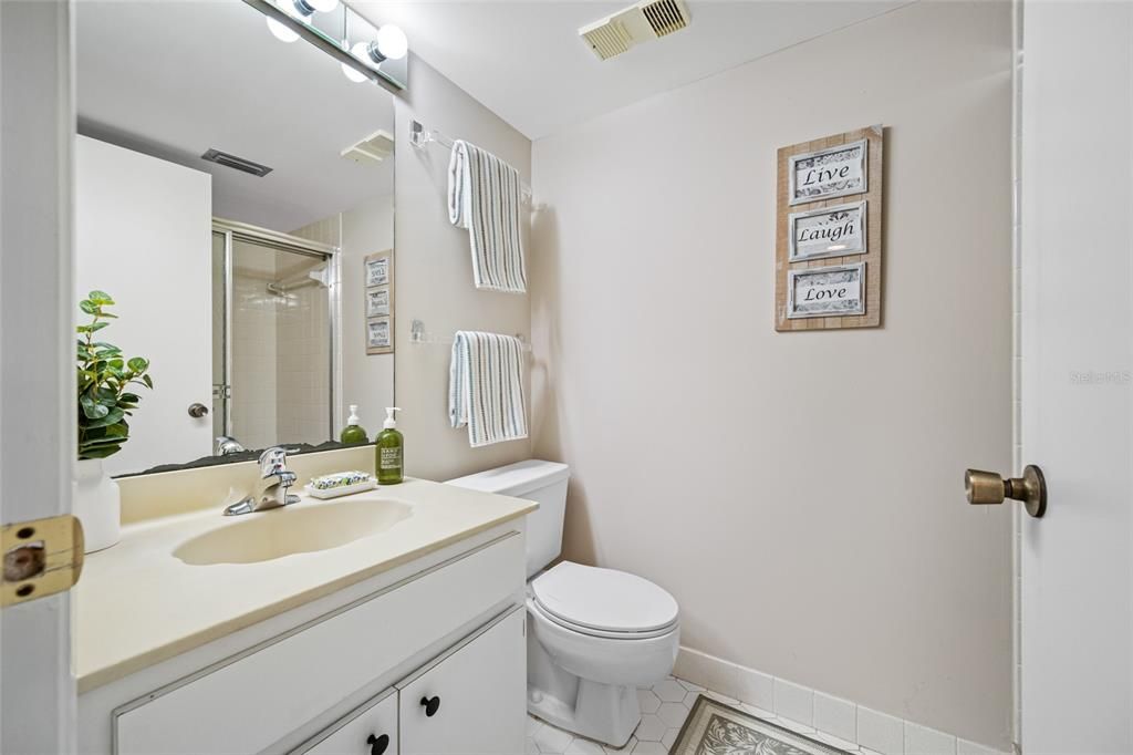 For Sale: $175,000 (2 beds, 2 baths, 1070 Square Feet)