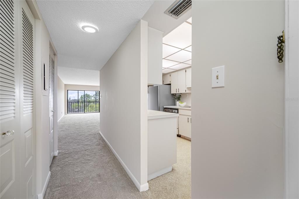 For Sale: $175,000 (2 beds, 2 baths, 1070 Square Feet)