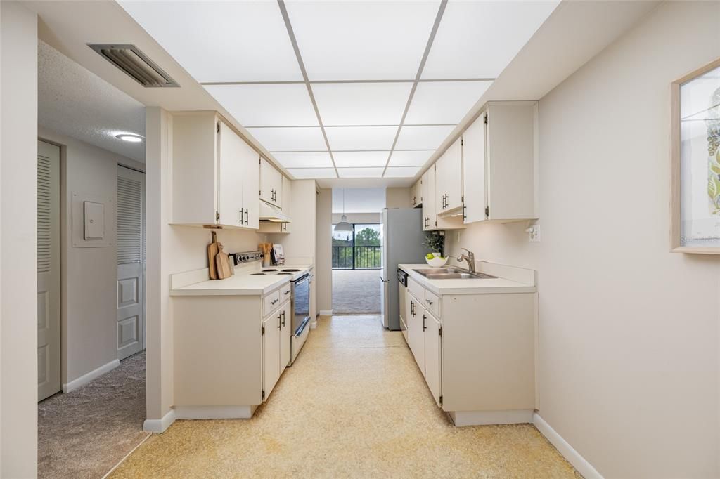 For Sale: $175,000 (2 beds, 2 baths, 1070 Square Feet)