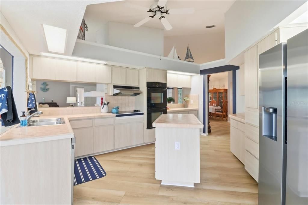 For Sale: $850,000 (3 beds, 2 baths, 3198 Square Feet)