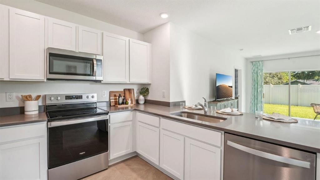 Active With Contract: $337,990 (3 beds, 2 baths, 1560 Square Feet)