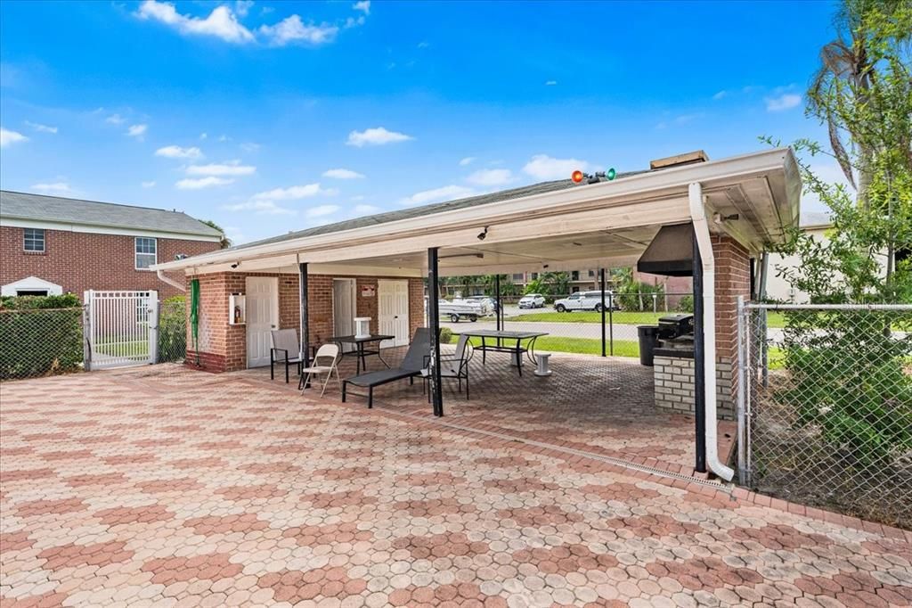 待售: $159,000 (2 贝兹, 2 浴室, 940 平方英尺)