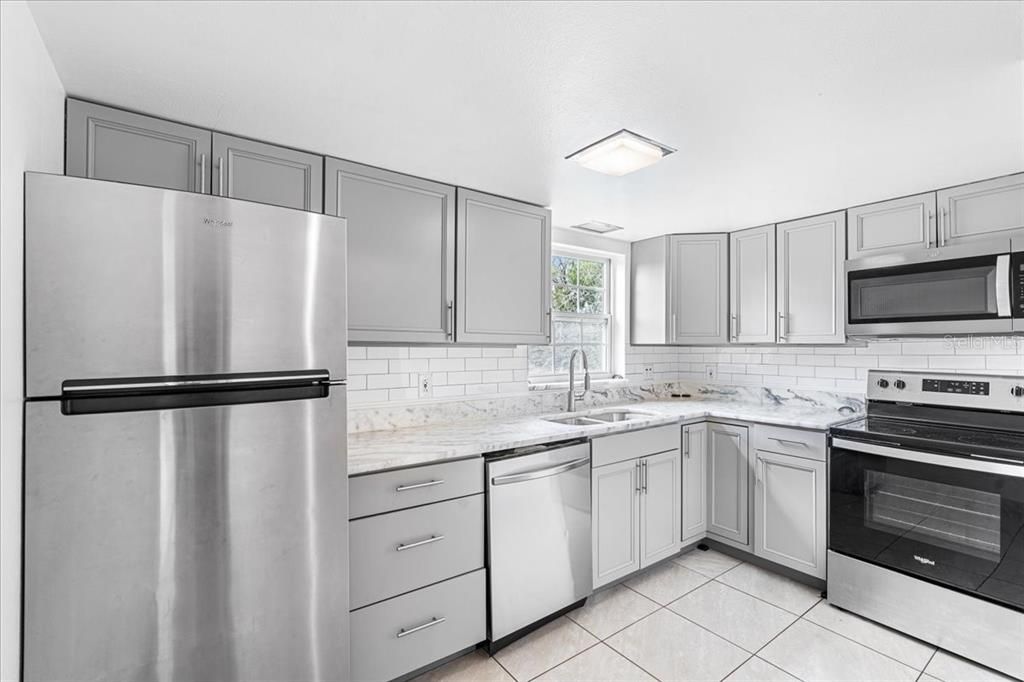 待售: $159,000 (2 贝兹, 2 浴室, 940 平方英尺)