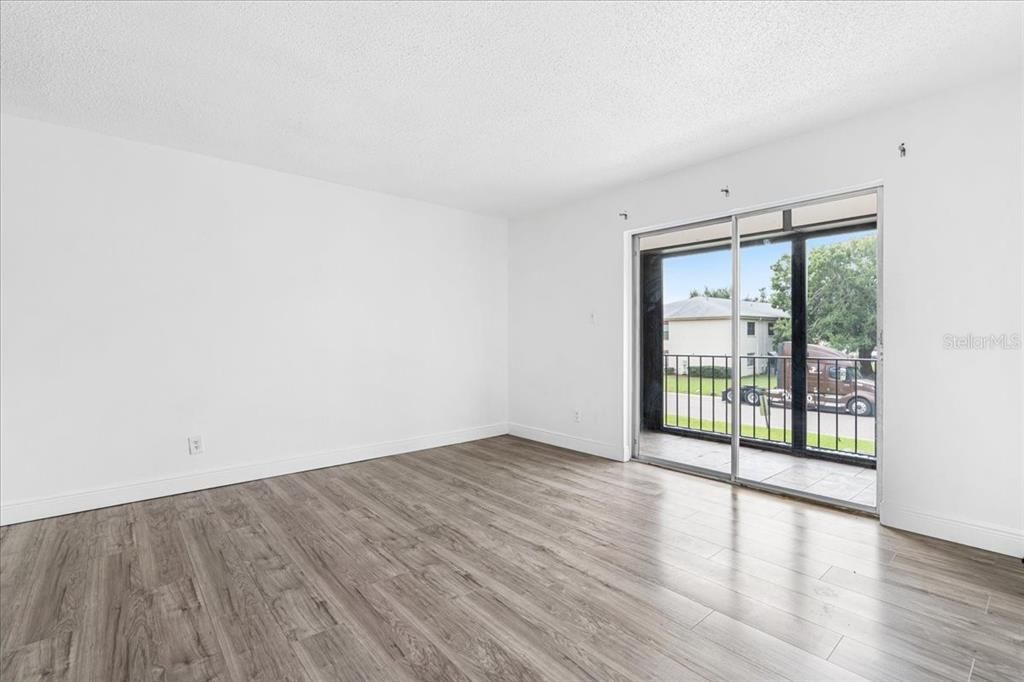 待售: $159,000 (2 贝兹, 2 浴室, 940 平方英尺)