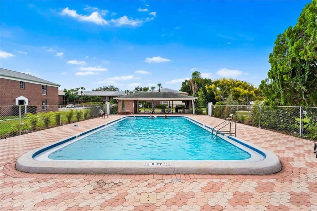 待售: $159,000 (2 贝兹, 2 浴室, 940 平方英尺)