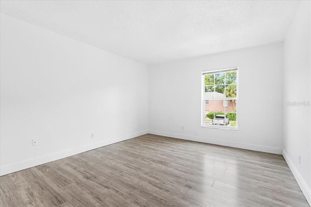 待售: $159,000 (2 贝兹, 2 浴室, 940 平方英尺)