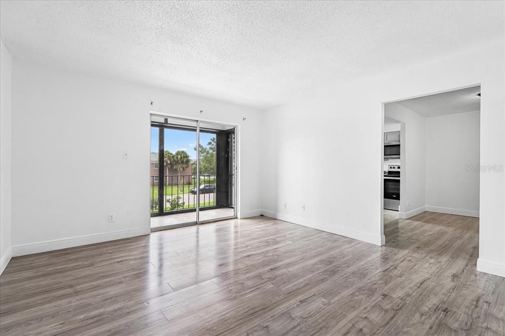 待售: $159,000 (2 贝兹, 2 浴室, 940 平方英尺)