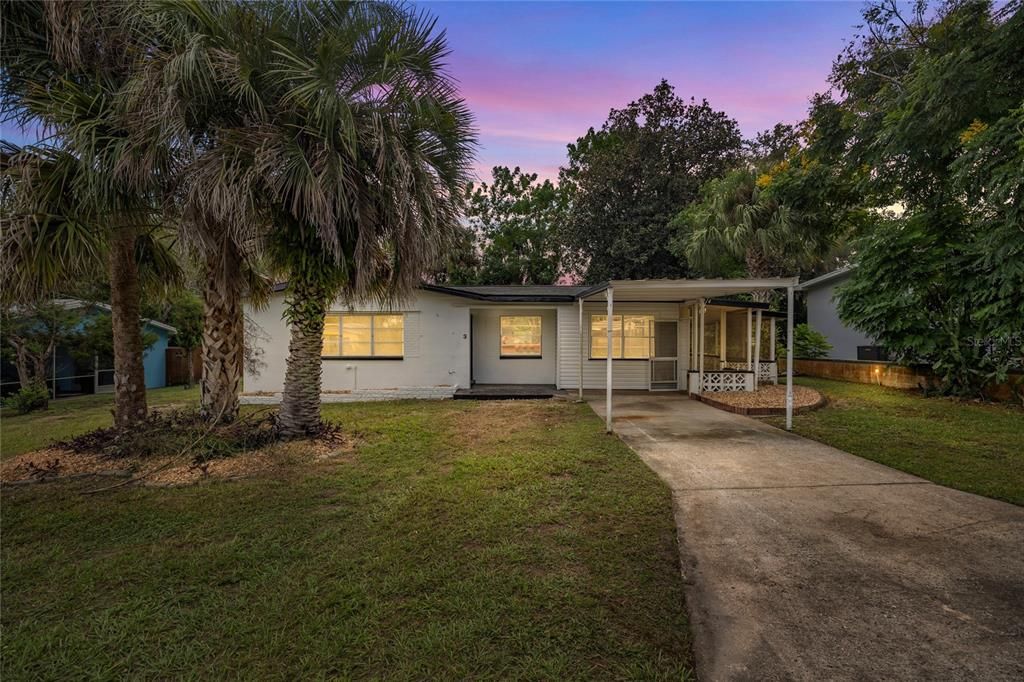 最近售出: $165,000 (2 贝兹, 1 浴室, 971 平方英尺)