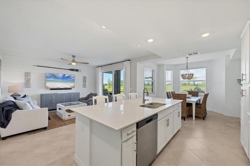 出租: $3,000 (2 贝兹, 2 浴室, 1154 平方英尺)