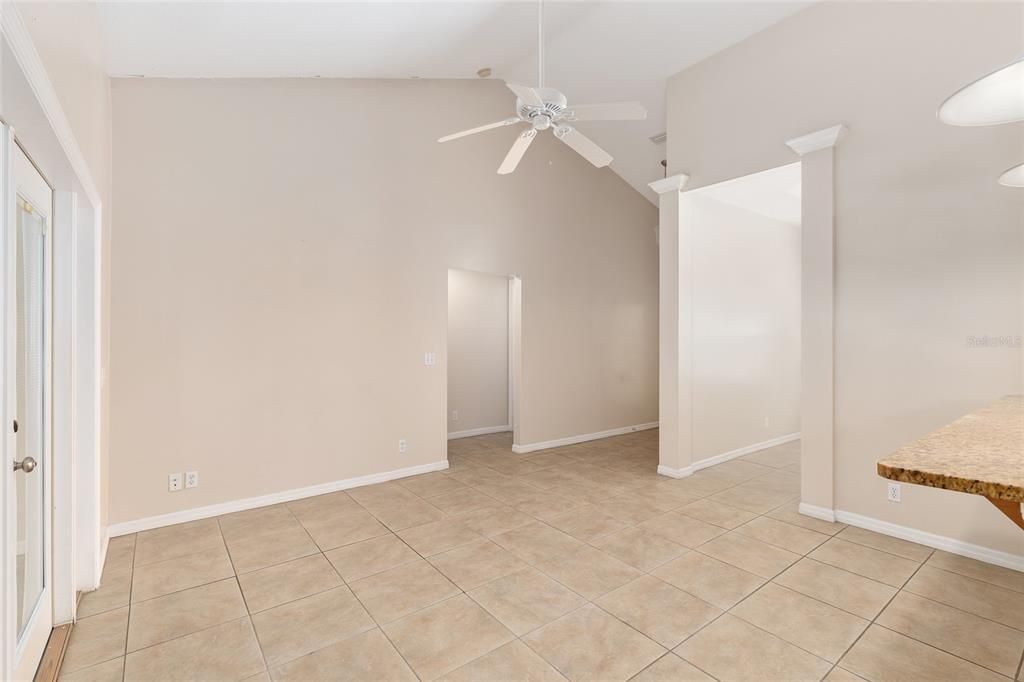 待售: $306,000 (3 贝兹, 2 浴室, 1416 平方英尺)