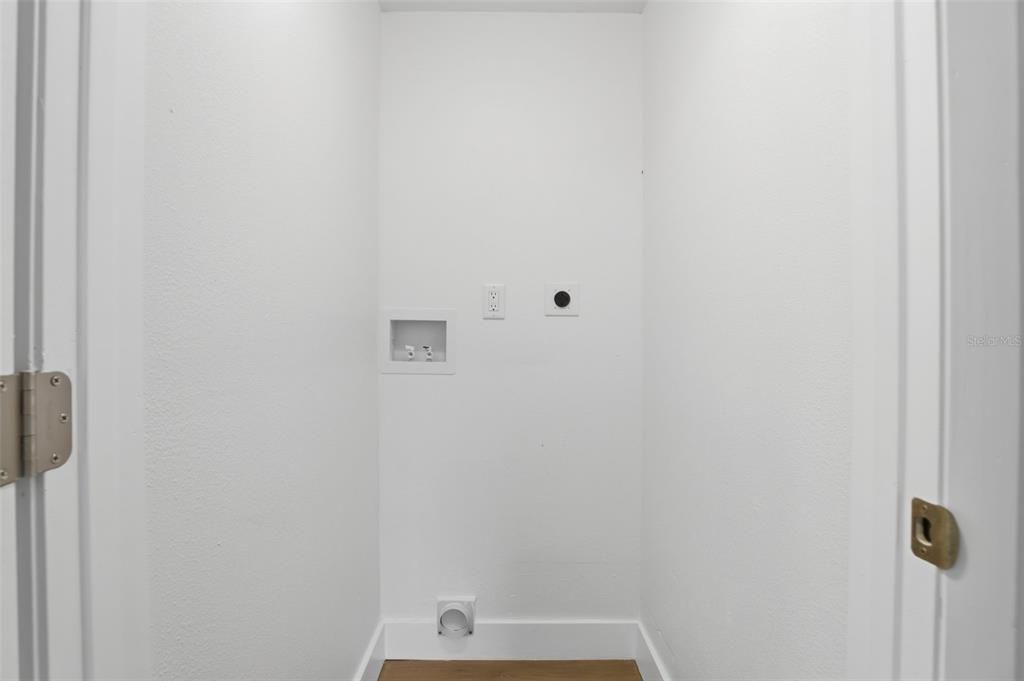 Active With Contract: $351,000 (4 beds, 2 baths, 1554 Square Feet)