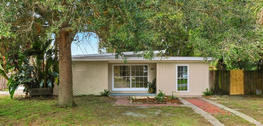 Active With Contract: $351,000 (4 beds, 2 baths, 1554 Square Feet)