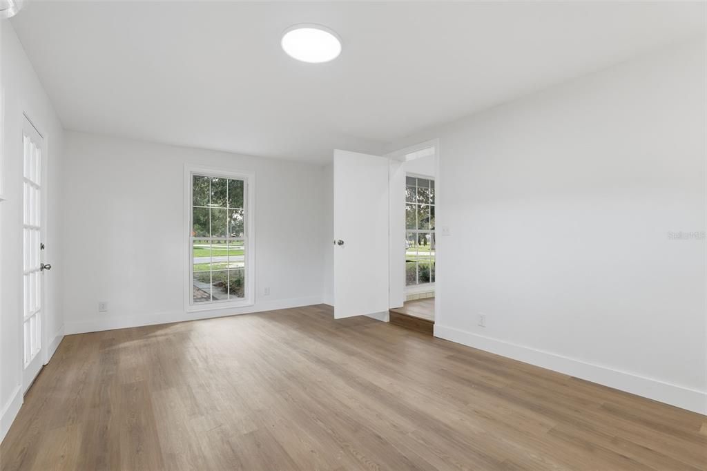 Active With Contract: $351,000 (4 beds, 2 baths, 1554 Square Feet)