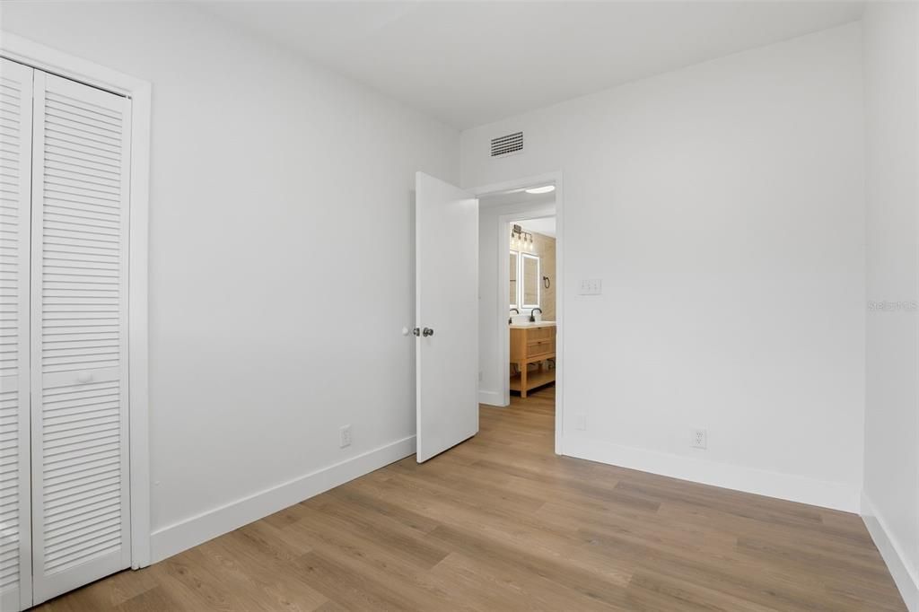 Active With Contract: $351,000 (4 beds, 2 baths, 1554 Square Feet)