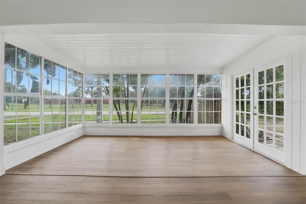 Active With Contract: $351,000 (4 beds, 2 baths, 1554 Square Feet)