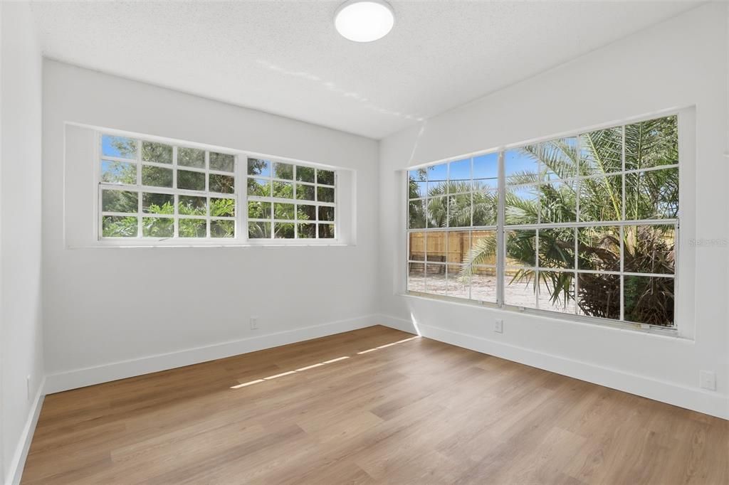 Active With Contract: $351,000 (4 beds, 2 baths, 1554 Square Feet)