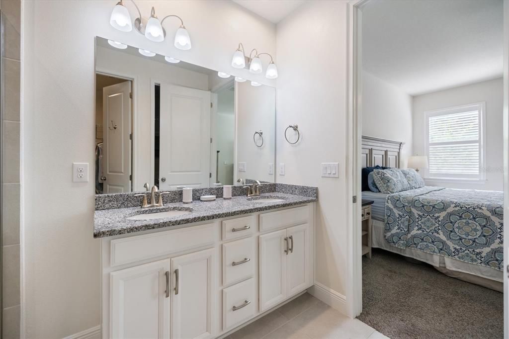 合同活跃: $339,000 (2 贝兹, 2 浴室, 1527 平方英尺)