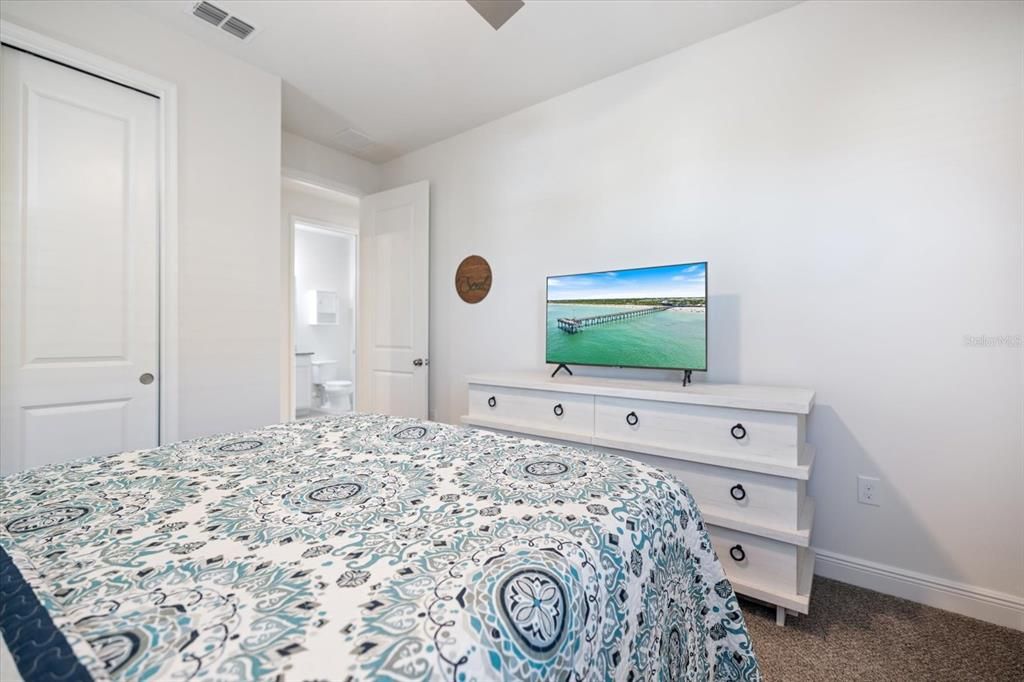 合同活跃: $339,000 (2 贝兹, 2 浴室, 1527 平方英尺)