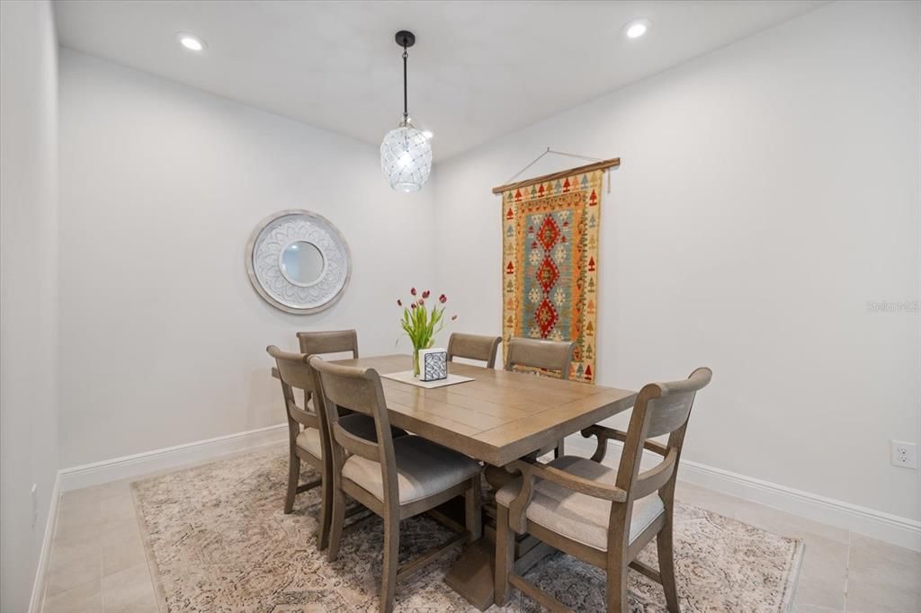 合同活跃: $339,000 (2 贝兹, 2 浴室, 1527 平方英尺)