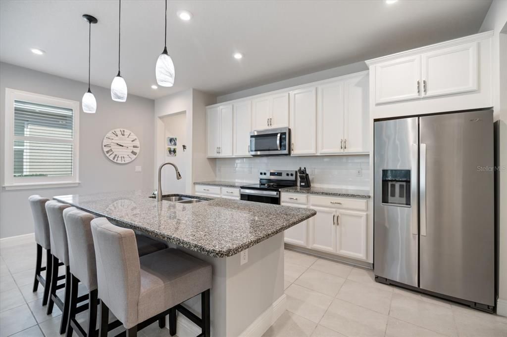 合同活跃: $339,000 (2 贝兹, 2 浴室, 1527 平方英尺)