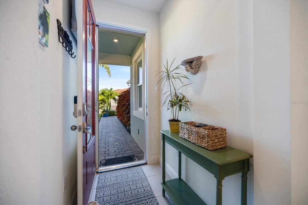 合同活跃: $339,000 (2 贝兹, 2 浴室, 1527 平方英尺)