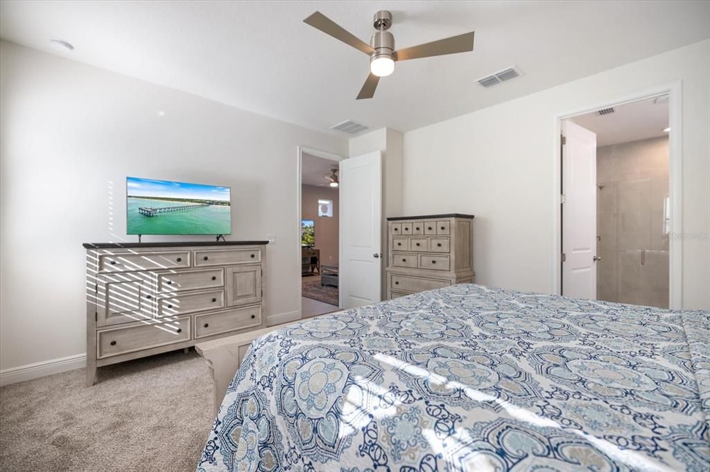 合同活跃: $339,000 (2 贝兹, 2 浴室, 1527 平方英尺)