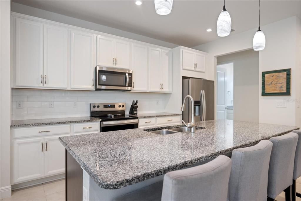 合同活跃: $339,000 (2 贝兹, 2 浴室, 1527 平方英尺)