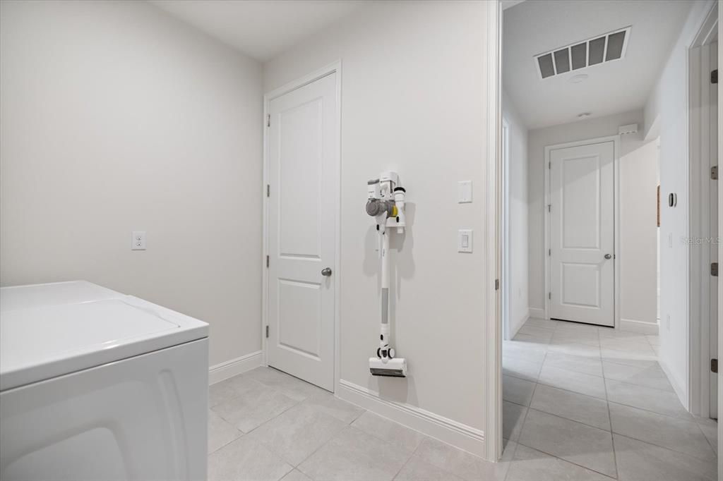 合同活跃: $339,000 (2 贝兹, 2 浴室, 1527 平方英尺)