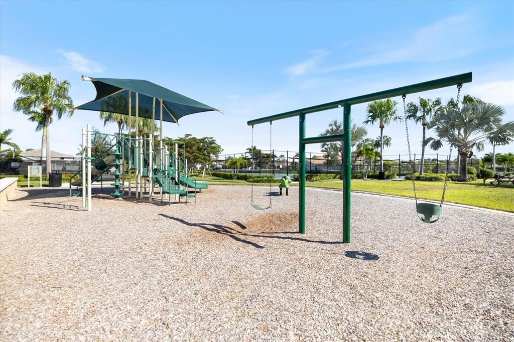 合同活跃: $339,000 (2 贝兹, 2 浴室, 1527 平方英尺)