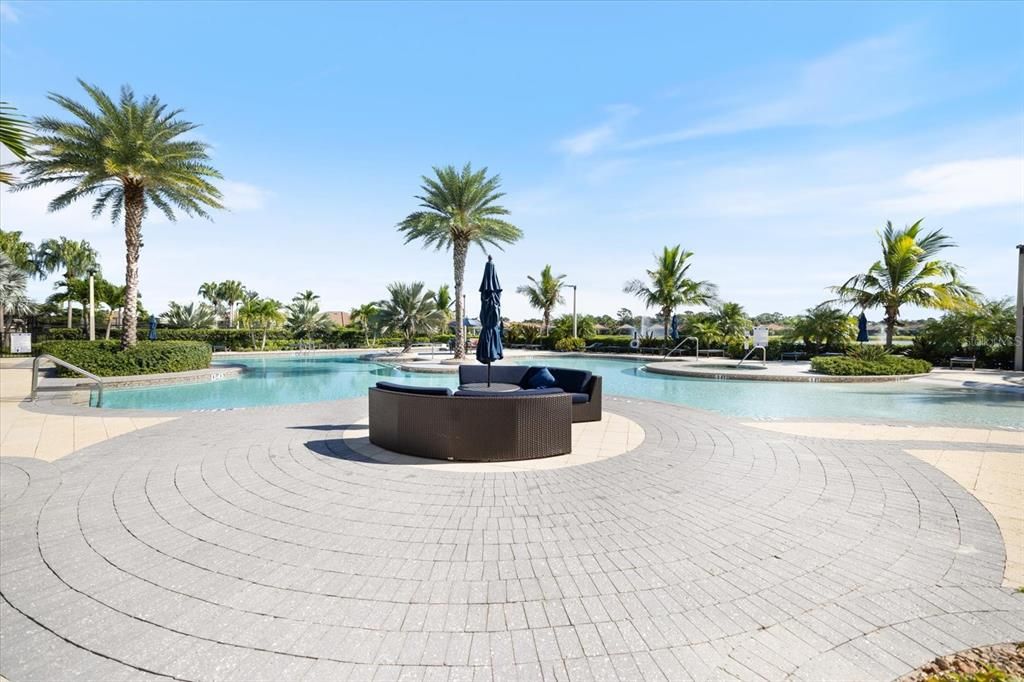 合同活跃: $339,000 (2 贝兹, 2 浴室, 1527 平方英尺)