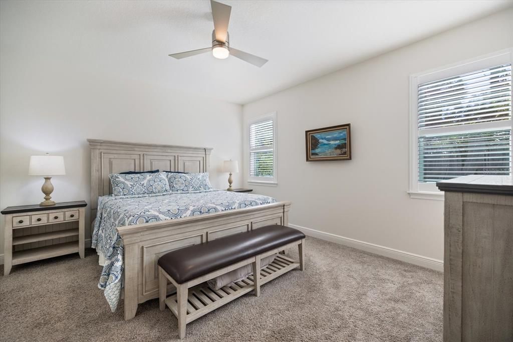 合同活跃: $339,000 (2 贝兹, 2 浴室, 1527 平方英尺)