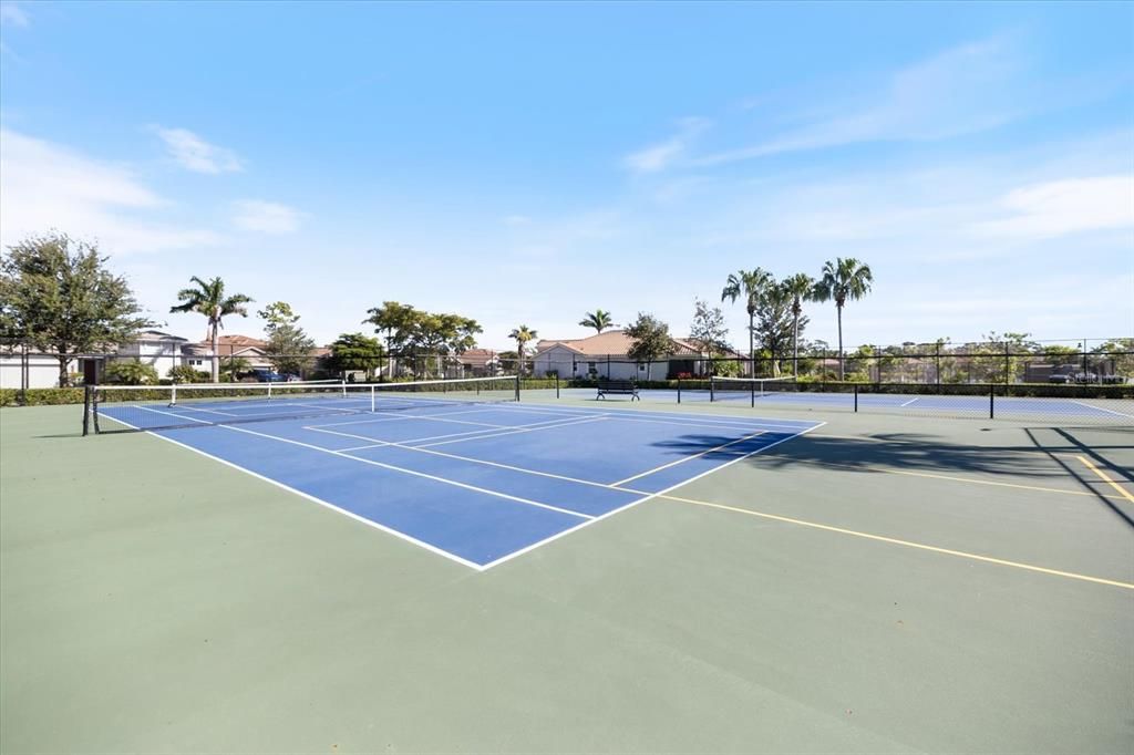 合同活跃: $339,000 (2 贝兹, 2 浴室, 1527 平方英尺)