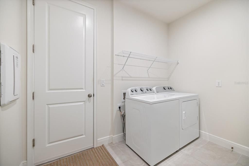 合同活跃: $339,000 (2 贝兹, 2 浴室, 1527 平方英尺)