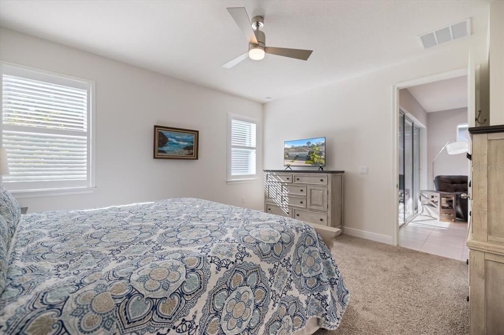 合同活跃: $339,000 (2 贝兹, 2 浴室, 1527 平方英尺)