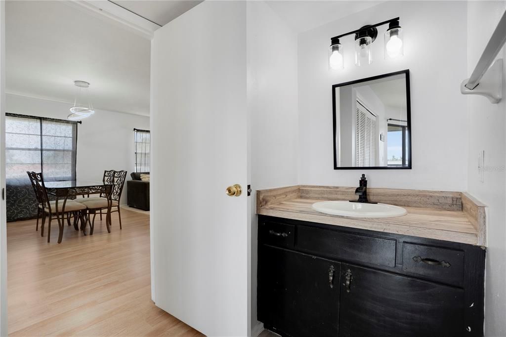 出租: $1,600 (2 贝兹, 2 浴室, 981 平方英尺)