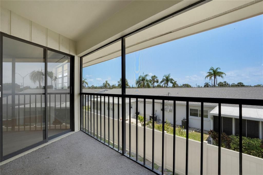 出租: $1,600 (2 贝兹, 2 浴室, 981 平方英尺)