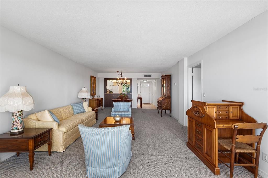 For Sale: $124,900 (2 beds, 2 baths, 1347 Square Feet)