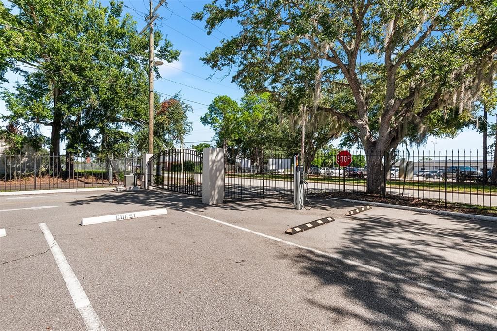 For Sale: $124,900 (2 beds, 2 baths, 1347 Square Feet)