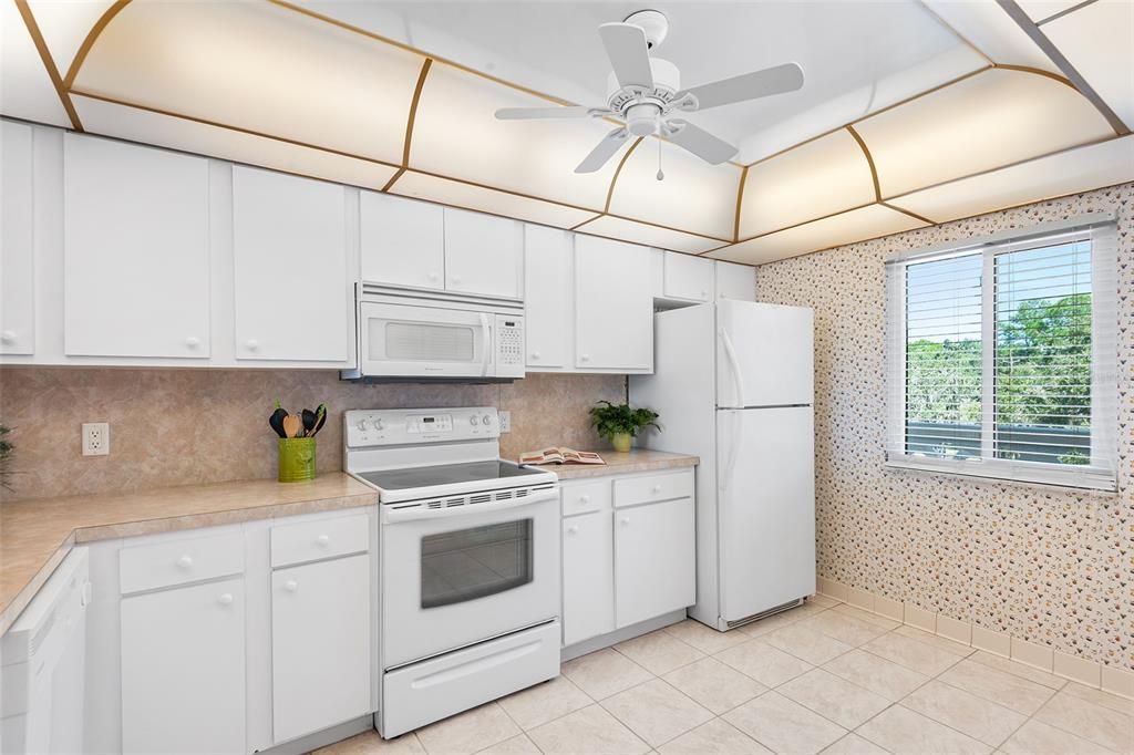 For Sale: $124,900 (2 beds, 2 baths, 1347 Square Feet)