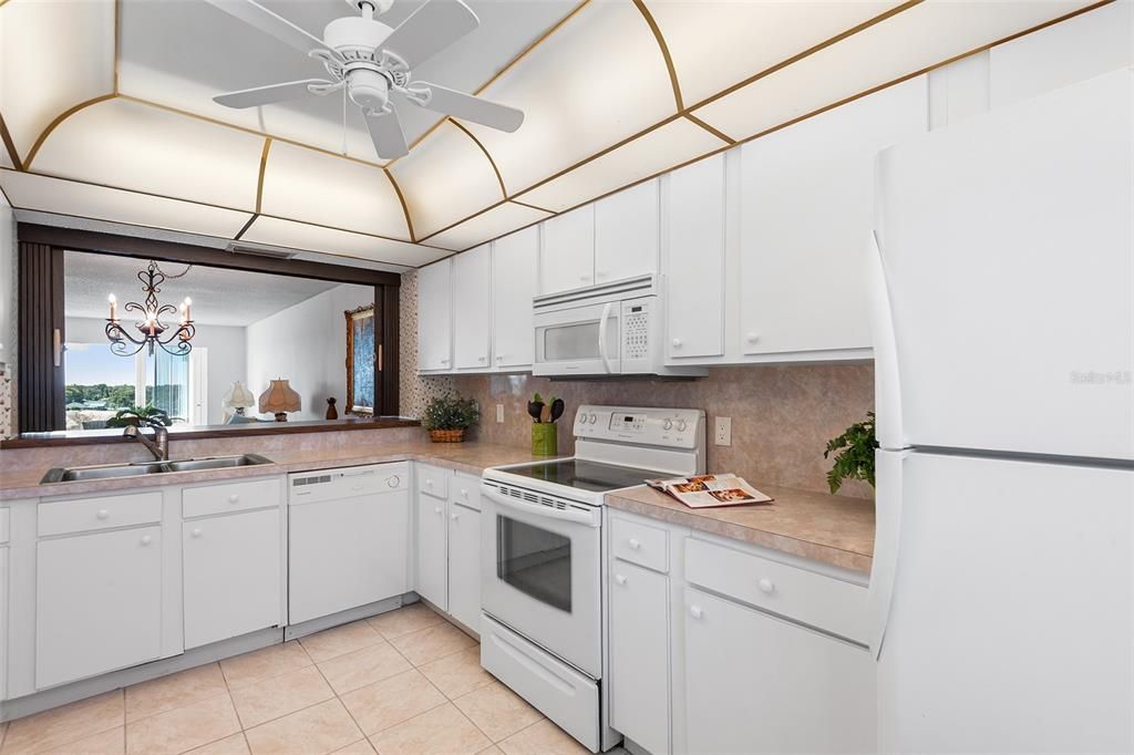 For Sale: $124,900 (2 beds, 2 baths, 1347 Square Feet)