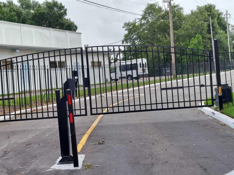 For Sale: $124,900 (2 beds, 2 baths, 1347 Square Feet)