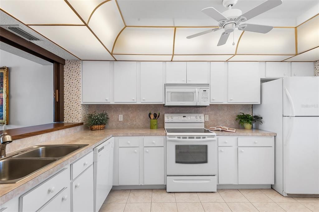 For Sale: $124,900 (2 beds, 2 baths, 1347 Square Feet)