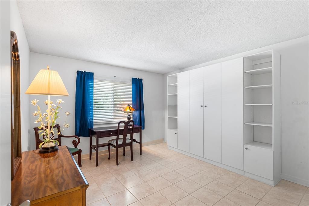 For Sale: $124,900 (2 beds, 2 baths, 1347 Square Feet)